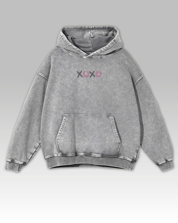 Bluza oversize z kapturem <br>Haft XOXO <br>Efekt sprania